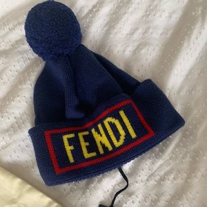 NEVER WORN Fendi logo Pom beanie - brand new!